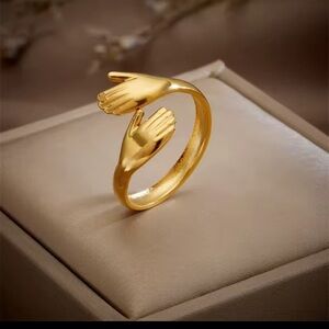 Retro Hand Hug Gold Ring
